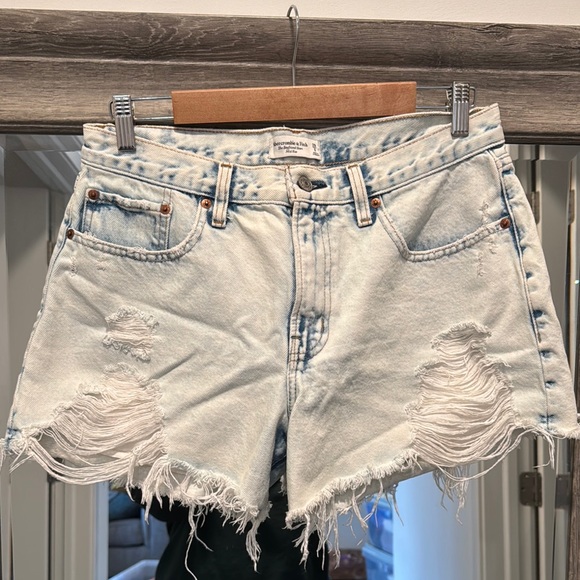 Abercrombie boyfriend short mid rise Light Blue Distressed Denim Shorts - Picture 1 of 7